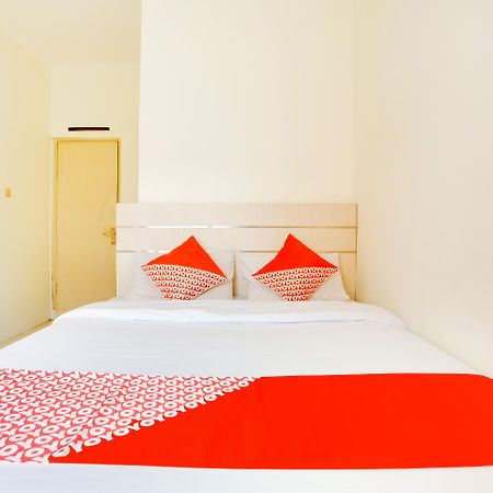 Reddoorz @ Hotel Arimbi Dewi Sartika Baru Бандунг Экстерьер фото