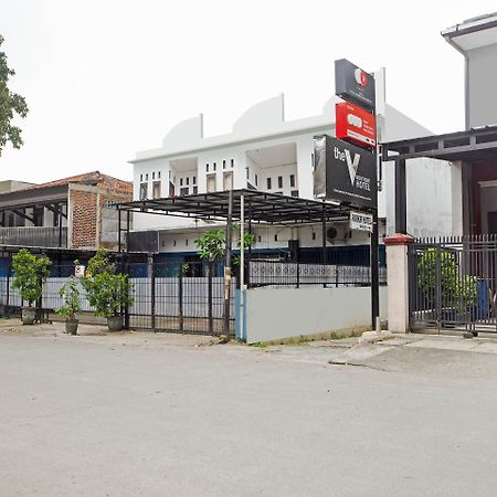 Reddoorz @ Hotel Arimbi Dewi Sartika Baru Бандунг Экстерьер фото