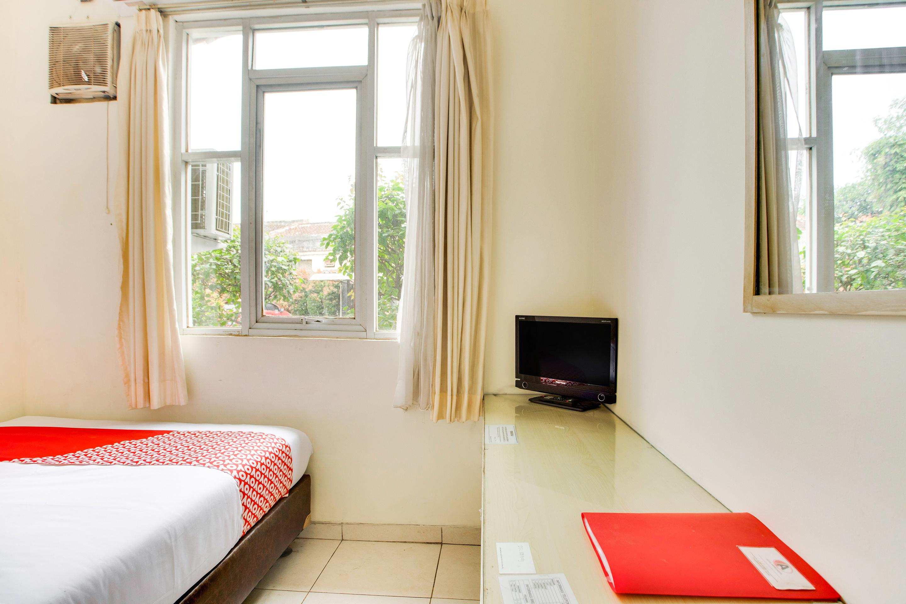 Reddoorz @ Hotel Arimbi Dewi Sartika Baru Бандунг Экстерьер фото