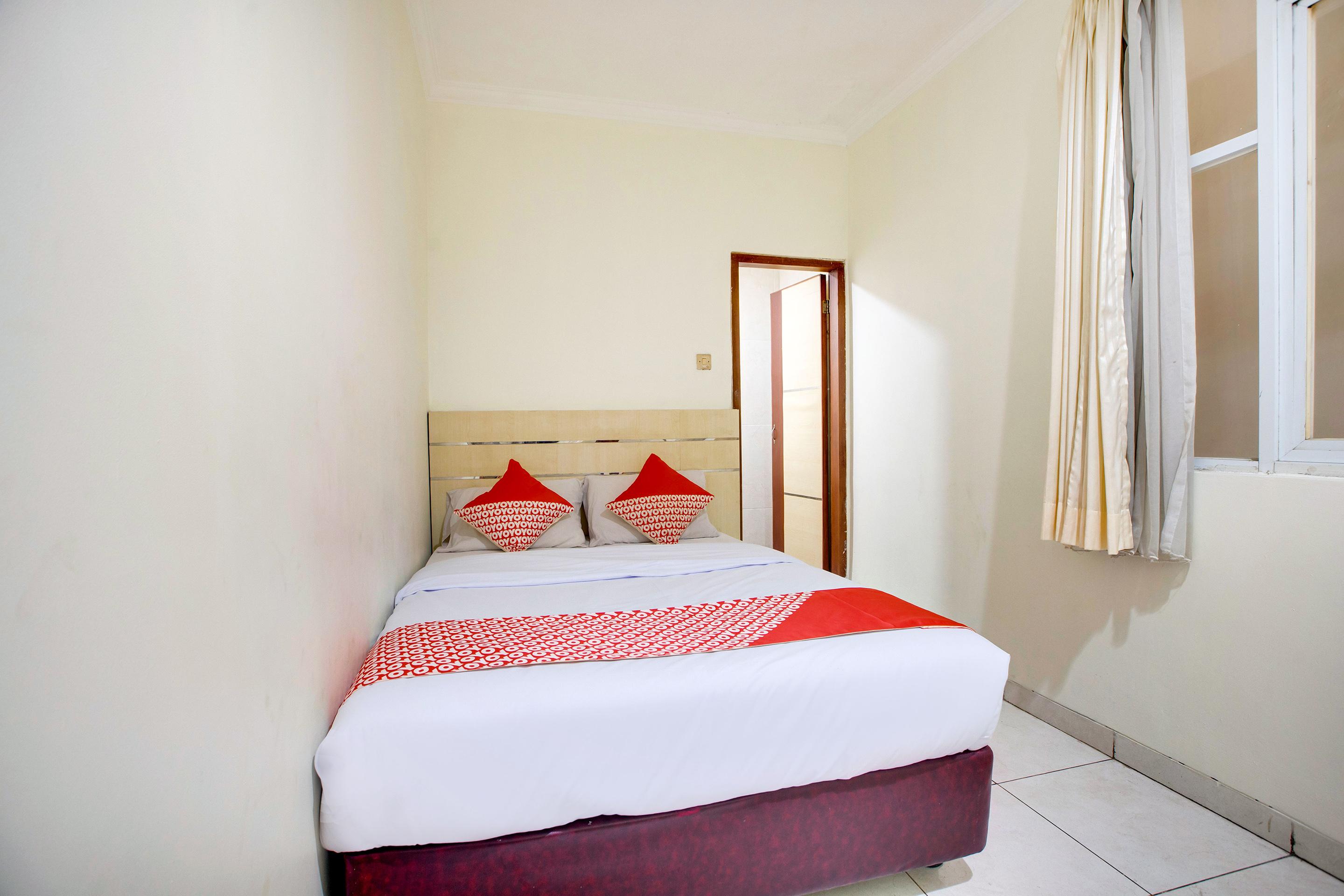 Reddoorz @ Hotel Arimbi Dewi Sartika Baru Бандунг Экстерьер фото
