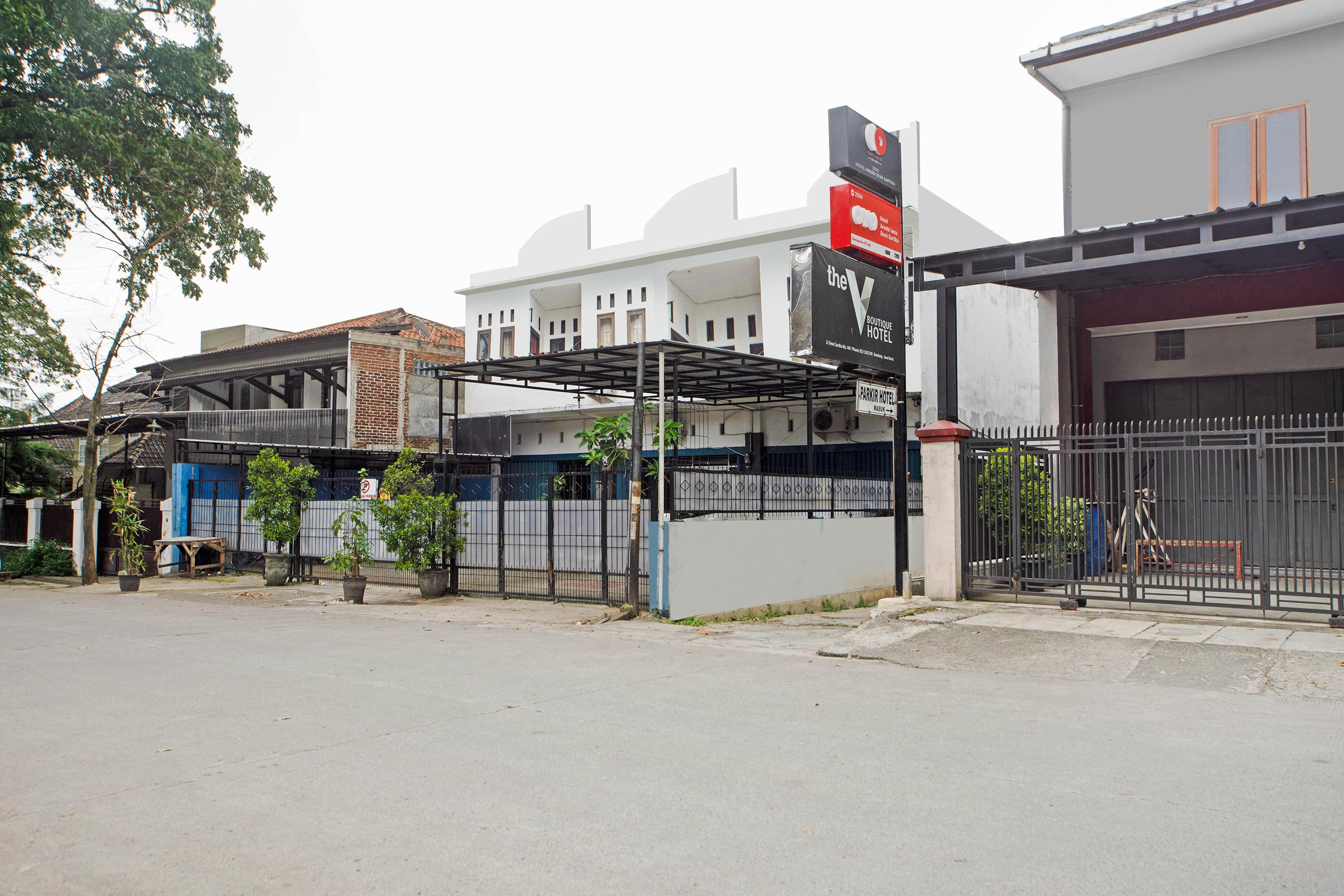 Reddoorz @ Hotel Arimbi Dewi Sartika Baru Бандунг Экстерьер фото