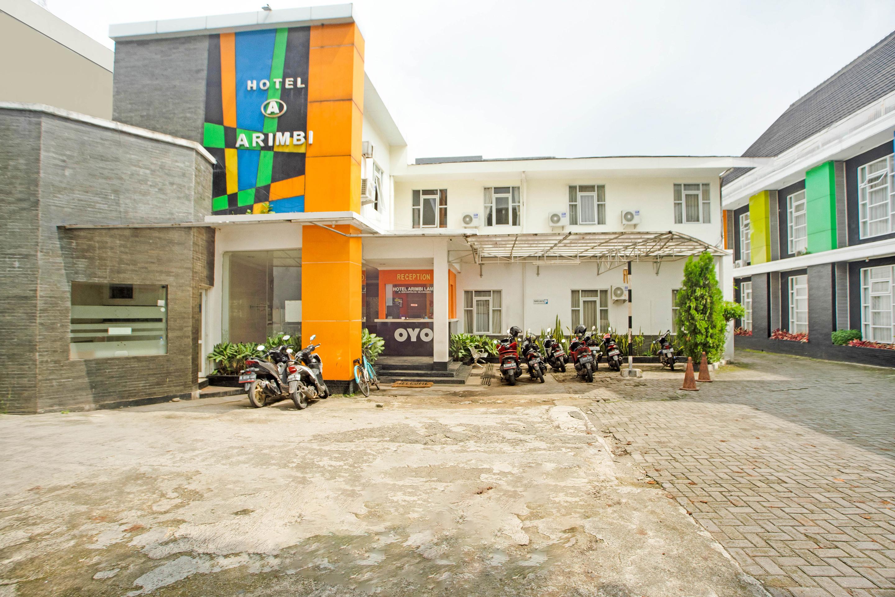 Reddoorz @ Hotel Arimbi Dewi Sartika Baru Бандунг Экстерьер фото