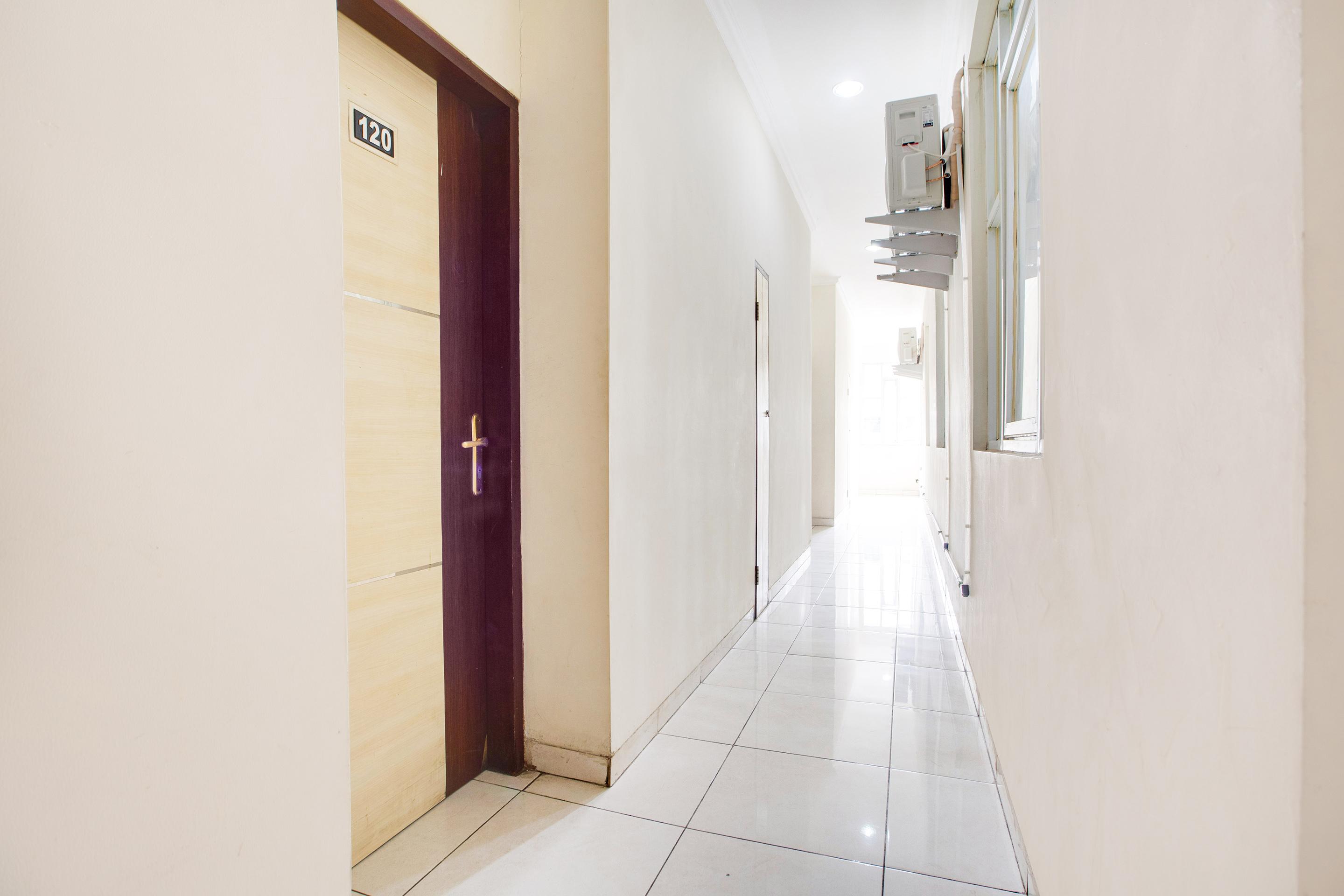 Reddoorz @ Hotel Arimbi Dewi Sartika Baru Бандунг Экстерьер фото
