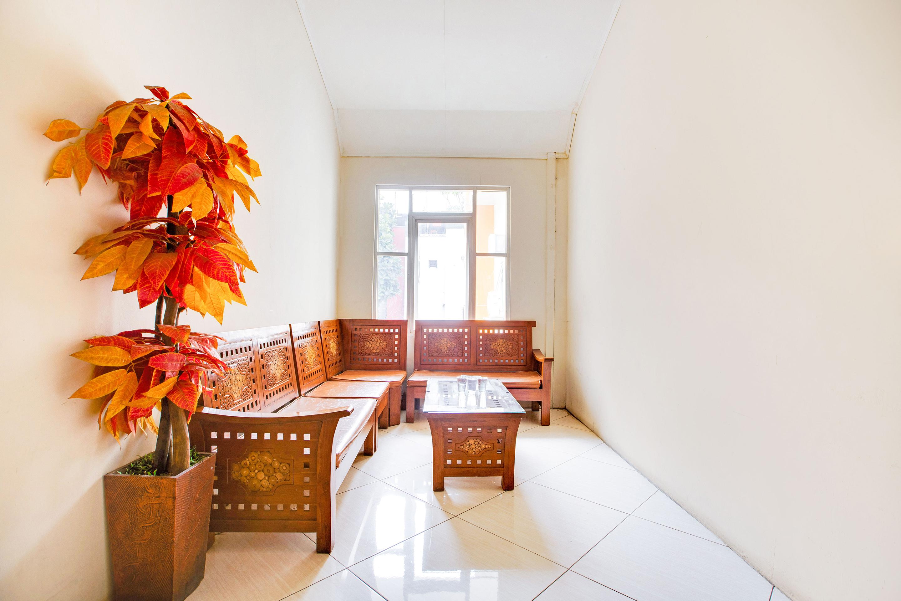 Reddoorz @ Hotel Arimbi Dewi Sartika Baru Бандунг Экстерьер фото